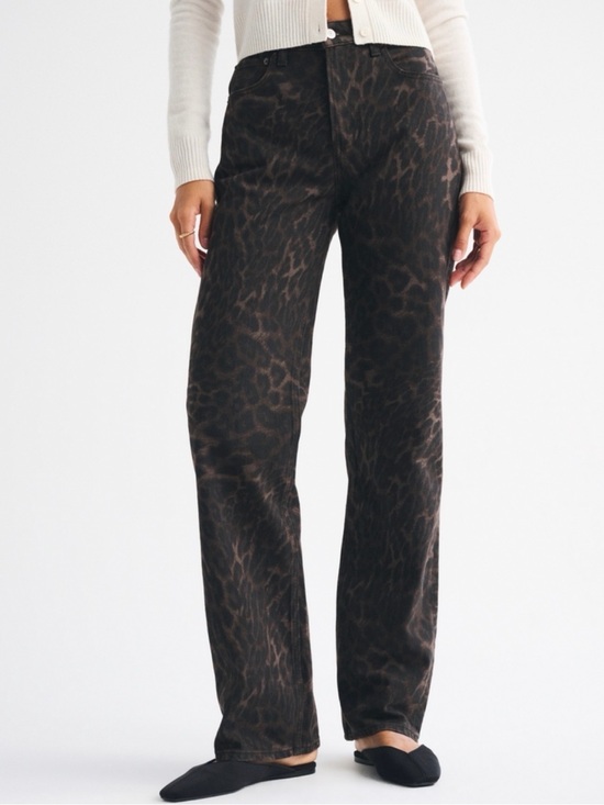 Abercrombie & Fitch Denim - Abercrombie and Fitch High Rise 90s Relaxed Jean in Leopard